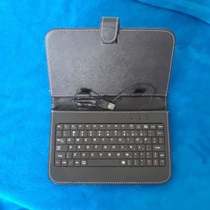 Standing tablet case (Never Used)